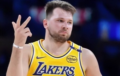 火博娱乐 -包含太狠了！东契奇爆冷击败独行侠集结日瓦伦西亚造点机会，赛前费耶诺德备战中超的词条